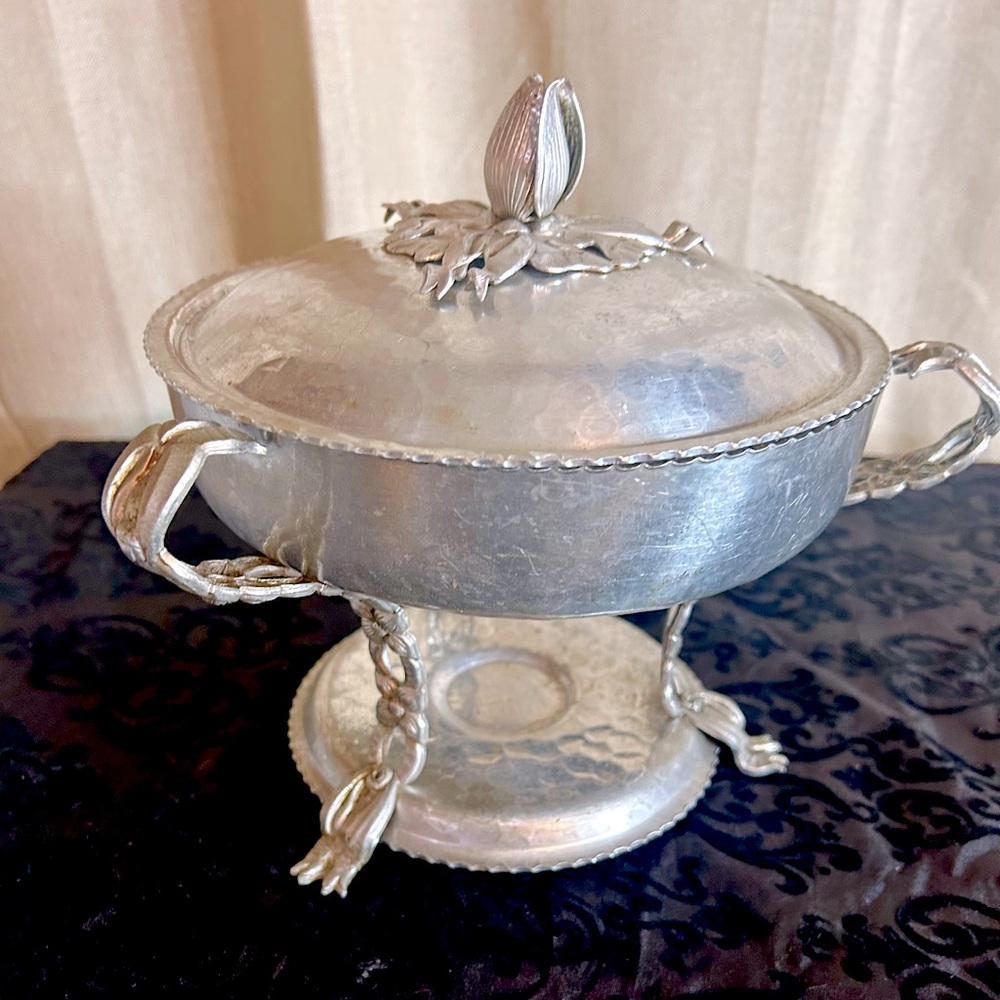 Vintage Hammered Aluminum Chafing Dish w Tulip Design